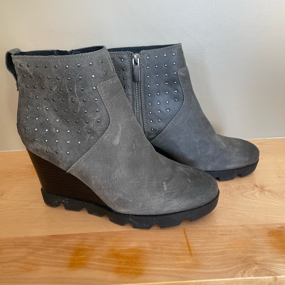Sorel Joan Uptown Stud Bootie in Quarry 8.5